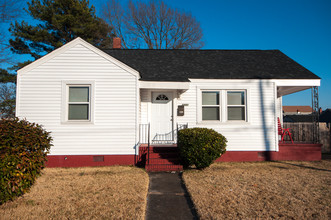 Peach Street Townhomes in Portsmouth, VA - Building Photo - Other