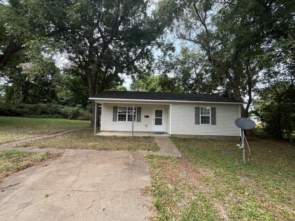 497 E Cooper St in Brownsville, TN - Building Photo
