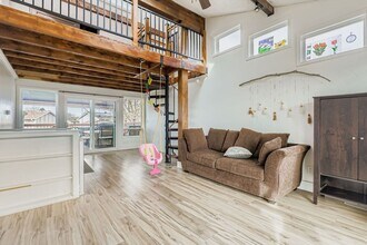 8293 Gaylord St in Denver, CO - Foto de edificio - Building Photo