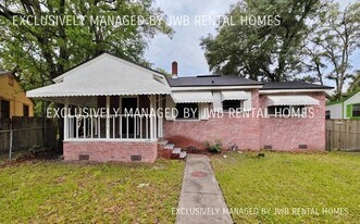 1011 Westbrook Cir E