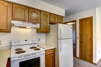 2804 Edgewood Dr in Menomonie, WI - Foto de edificio - Building Photo