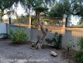 4216 La Casita Way in Oceanside, CA - Foto de edificio - Building Photo