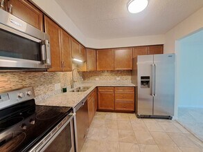 520 Biesterfield Rd in Elk Grove Village, IL - Building Photo - Building Photo