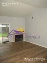8635 W Chase Ct in Sacramento, CA - Foto de edificio - Building Photo