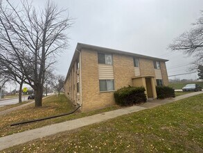 4100 S 51st St in Greenfield, WI - Foto de edificio - Building Photo