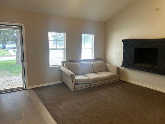2801 NW 11th St in Oklahoma City, OK - Foto de edificio - Building Photo