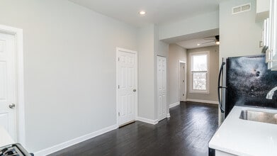 2049 W Coulter St in Chicago, IL - Building Photo - Building Photo