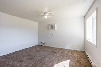 Cedar Pointe in Boone, IA - Building Photo - Interior Photo