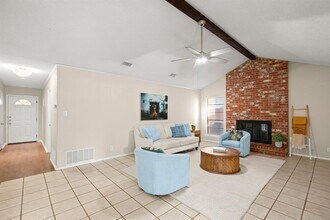 10703 Parkfield Dr in Austin, TX - Building Photo - Building Photo