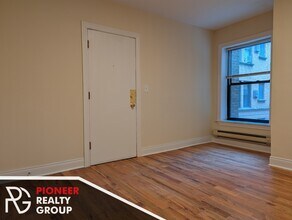 813 W Cornelia Ave, Unit 819-109 in Chicago, IL - Building Photo - Building Photo