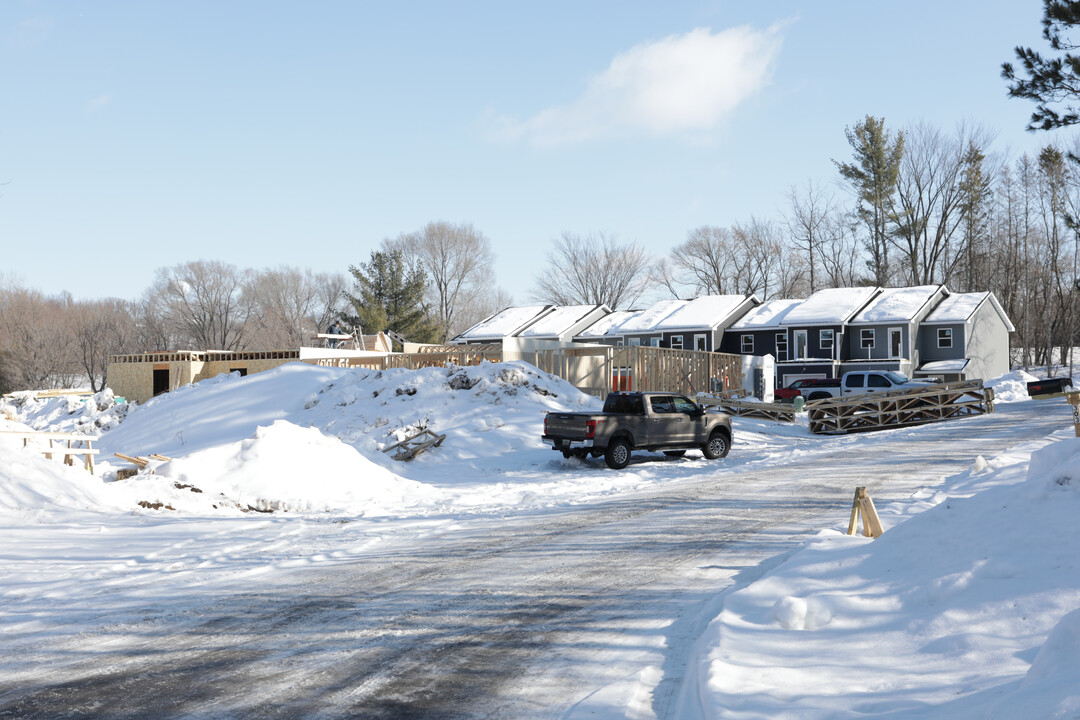 301 S Wasson Ln in River Falls, WI - Building Photo