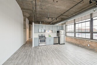 3963 W Belmont Ave in Chicago, IL - Building Photo - Building Photo