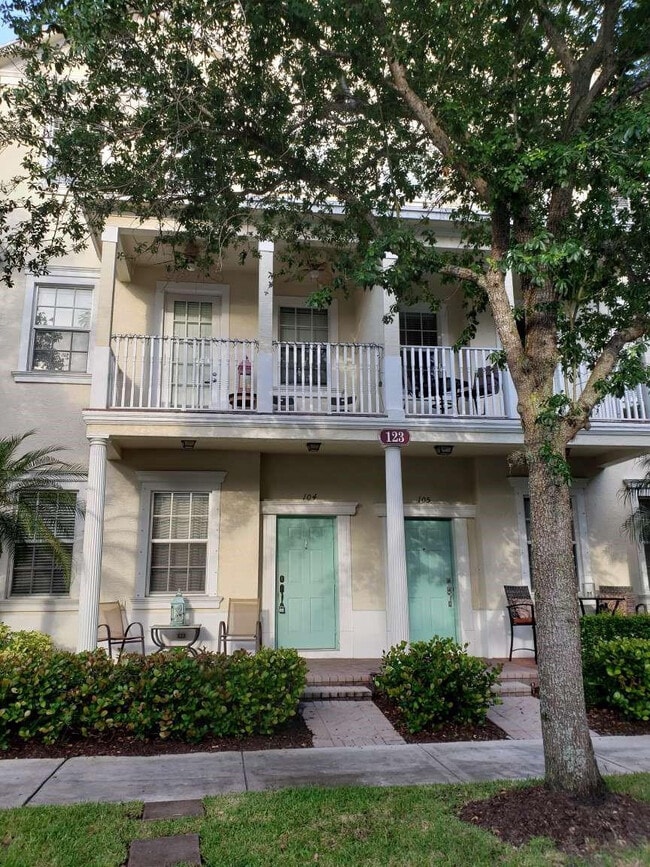 property at 123 E Royal Palm Cir