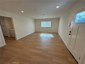 15950 Tuba St in Los Angeles, CA - Building Photo - Building Photo