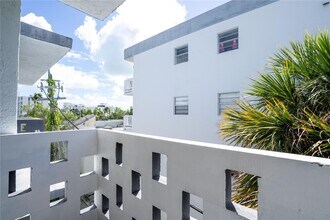 1986 Biarritz Dr in Miami Beach, FL - Building Photo - Building Photo