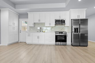 14422 Judd St in Pacoima, CA - Foto de edificio - Building Photo