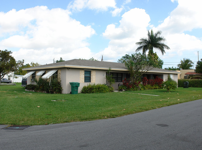 103 NE 3rd St in Dania Beach, FL - Building Photo - Building Photo