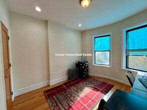 179 Northampton St, Unit 4 in Boston, MA - Foto de edificio - Building Photo