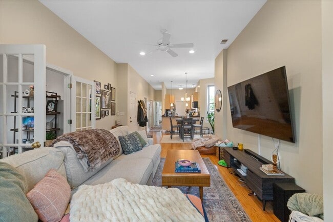 2041 W Potomac Ave in Chicago, IL - Building Photo - Building Photo