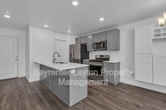 2786 N Airmen Ave in Layton, UT - Building Photo - Building Photo