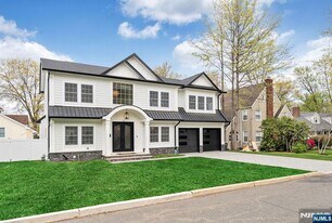 765 6th Ave in River Edge, NJ - Building Photo