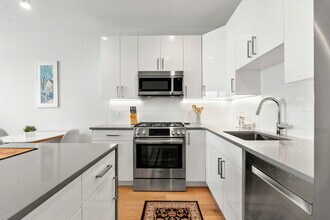 420 W Broadway in Boston, MA - Building Photo - Building Photo