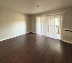 Villa Monterey Apartments in Pittsburg, CA - Building Photo - Interior Photo