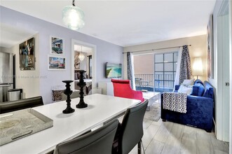 2600 Collins Ave in Miami Beach, FL - Building Photo - Building Photo