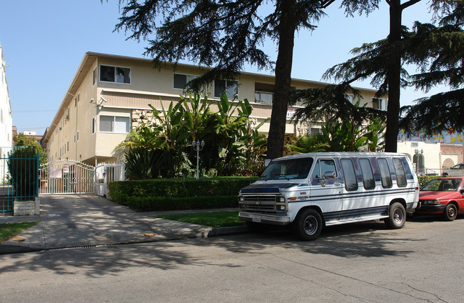 5525 Carlton Way in Los Angeles, CA - Building Photo - Building Photo