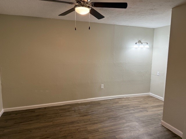 6205 Jackson Rd in Hitchcock, TX - Building Photo - Building Photo