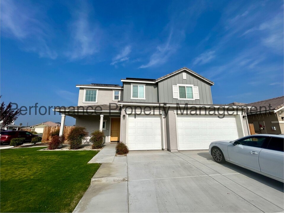 15520 Donostia St in Bakersfield, CA - Building Photo