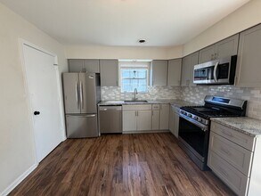 2099 Commonwealth Dr in Charlottesville, VA - Building Photo - Building Photo