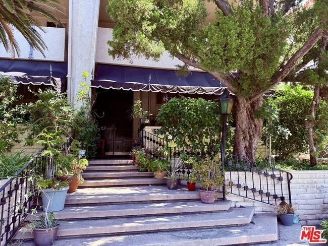 5310 Lindley Ave in Los Angeles, CA - Building Photo - Building Photo