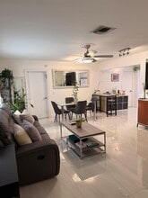 1001 NE 10th St in Hallandale Beach, FL - Building Photo - Building Photo