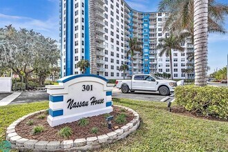 301 N Ocean Blvd in Pompano Beach, FL - Building Photo - Building Photo