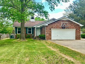 1205 Woodbridge Dr in Clarksville, TN - Building Photo