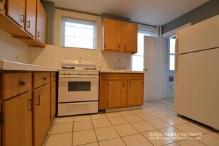 22-24 Everett Sq, Unit 1 in Boston, MA - Building Photo