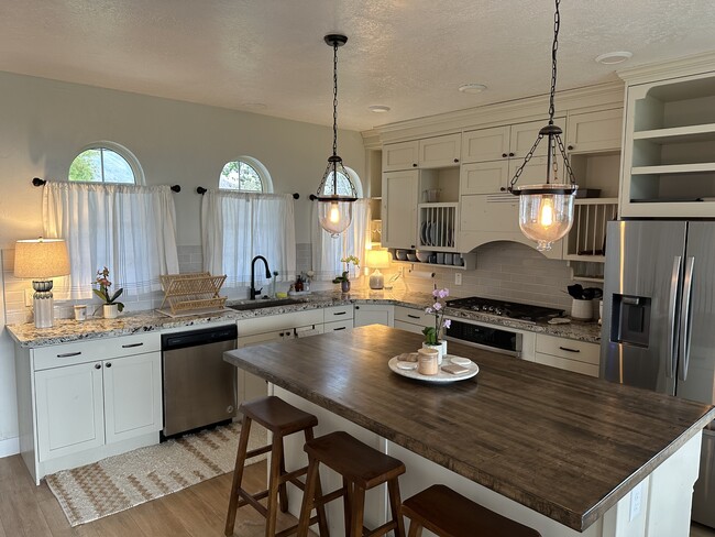 151 850 W in Hyrum, UT - Building Photo - Building Photo