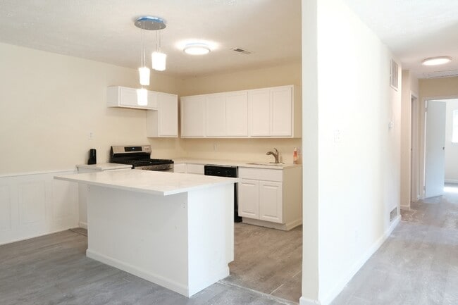 85 Delmoor Dr NW in Atlanta, GA - Building Photo - Building Photo