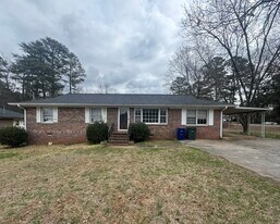 318 Leola Dr in Griffin, GA - Building Photo