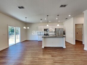 8661 Highfield Ave in Jacksonville, FL - Foto de edificio - Building Photo