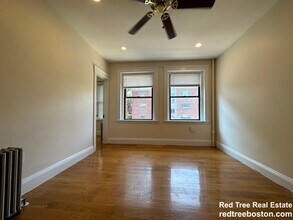 240 Kelton St, Unit 7 in Boston, MA - Foto de edificio - Building Photo