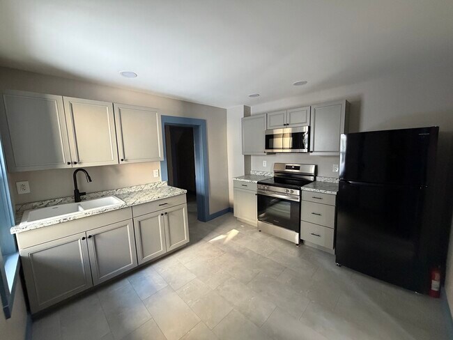 23 Woodman St, Unit 23 woodman Unit 1 in Rochester, NH - Building Photo - Building Photo