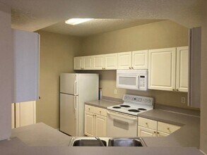 5512 Metrowest Blvd in Orlando, FL - Building Photo - Building Photo