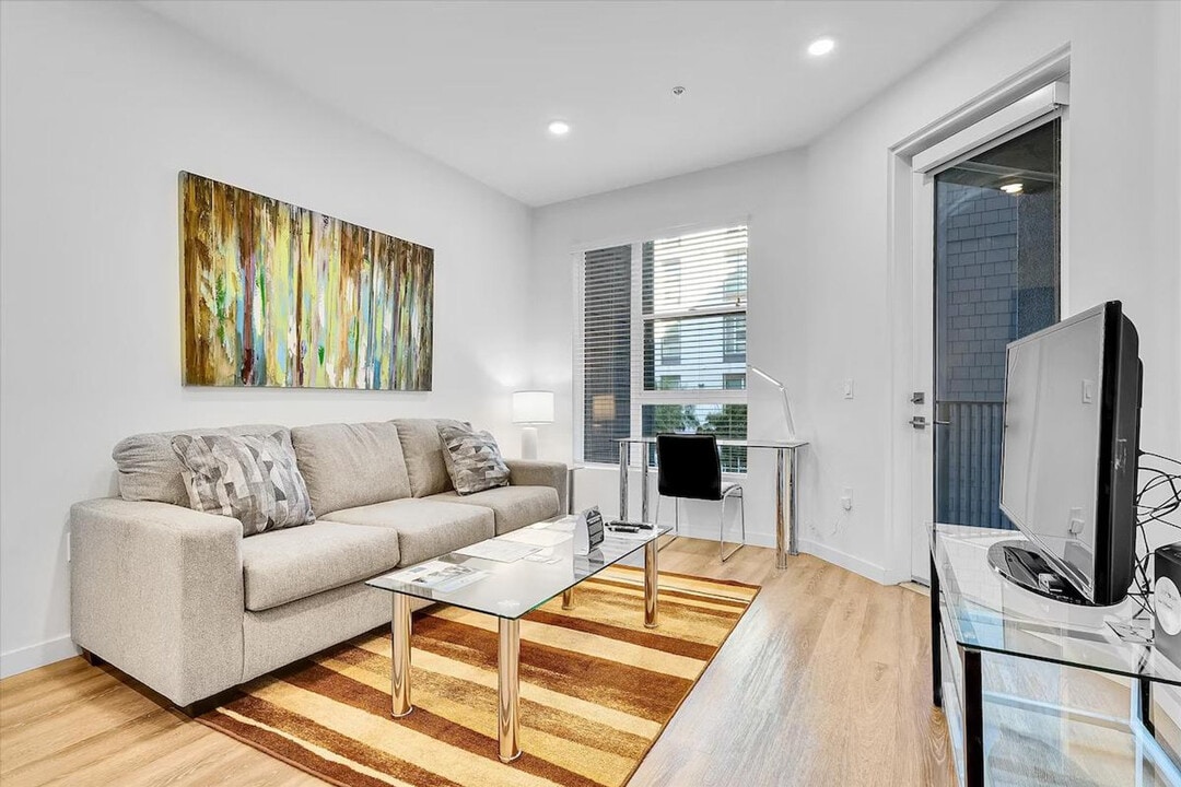 5075 Camino De La Siesta in San Diego, CA - Building Photo