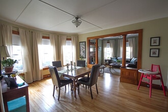 23 Hubbard St, Unit 23 Hubbard Street Apt 1 in Manchester, NH - Foto de edificio - Building Photo