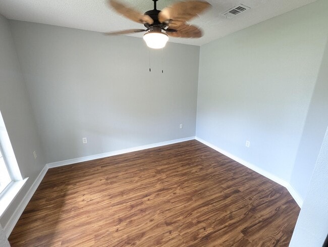 9939 Parker Lake Cir in Navarre, FL - Building Photo - Building Photo