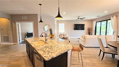15145 Palmer Lake Cir in Naples, FL - Building Photo - Building Photo