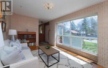 32 Broadleaf Rd in Toronto, ON - Building Photo - Building Photo