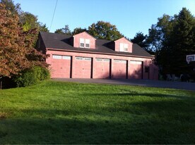 190 Hoskins Rd in Simsbury, CT - Building Photo